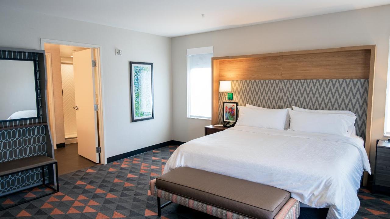 & Philadelphia W - By Ihg
