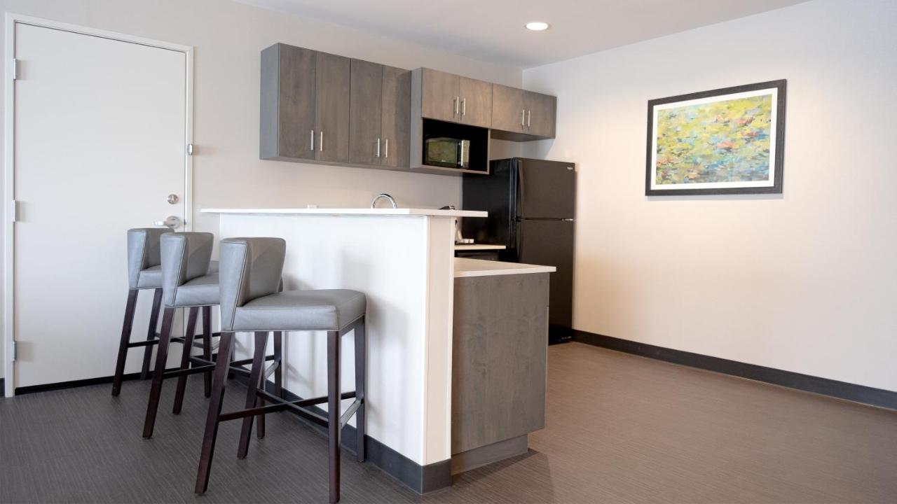 & Philadelphia W - By Ihg